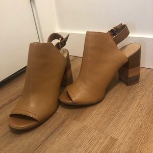 Leather tan heels Aldo